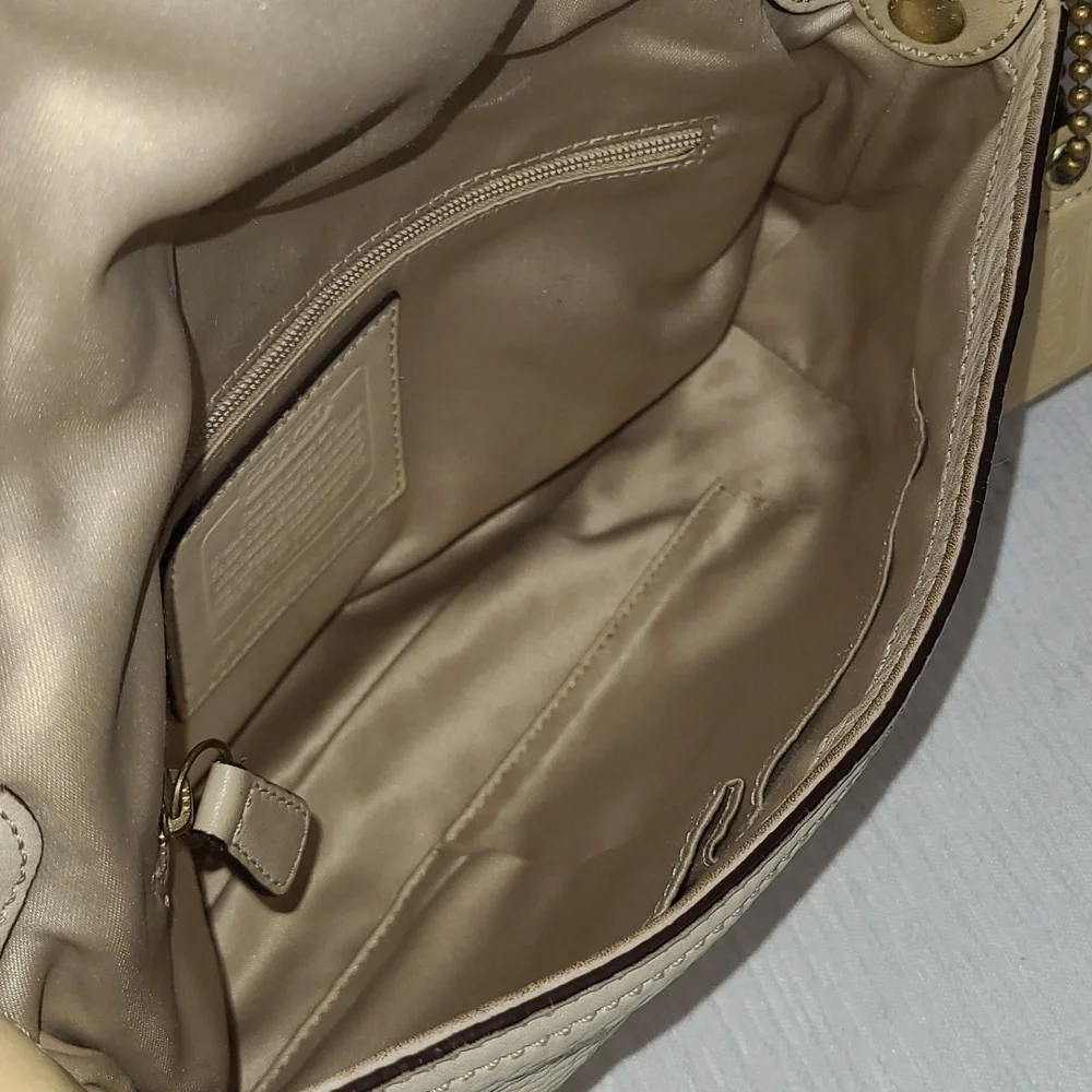 Leather Coach shoulder bag - Picture 3 of 11